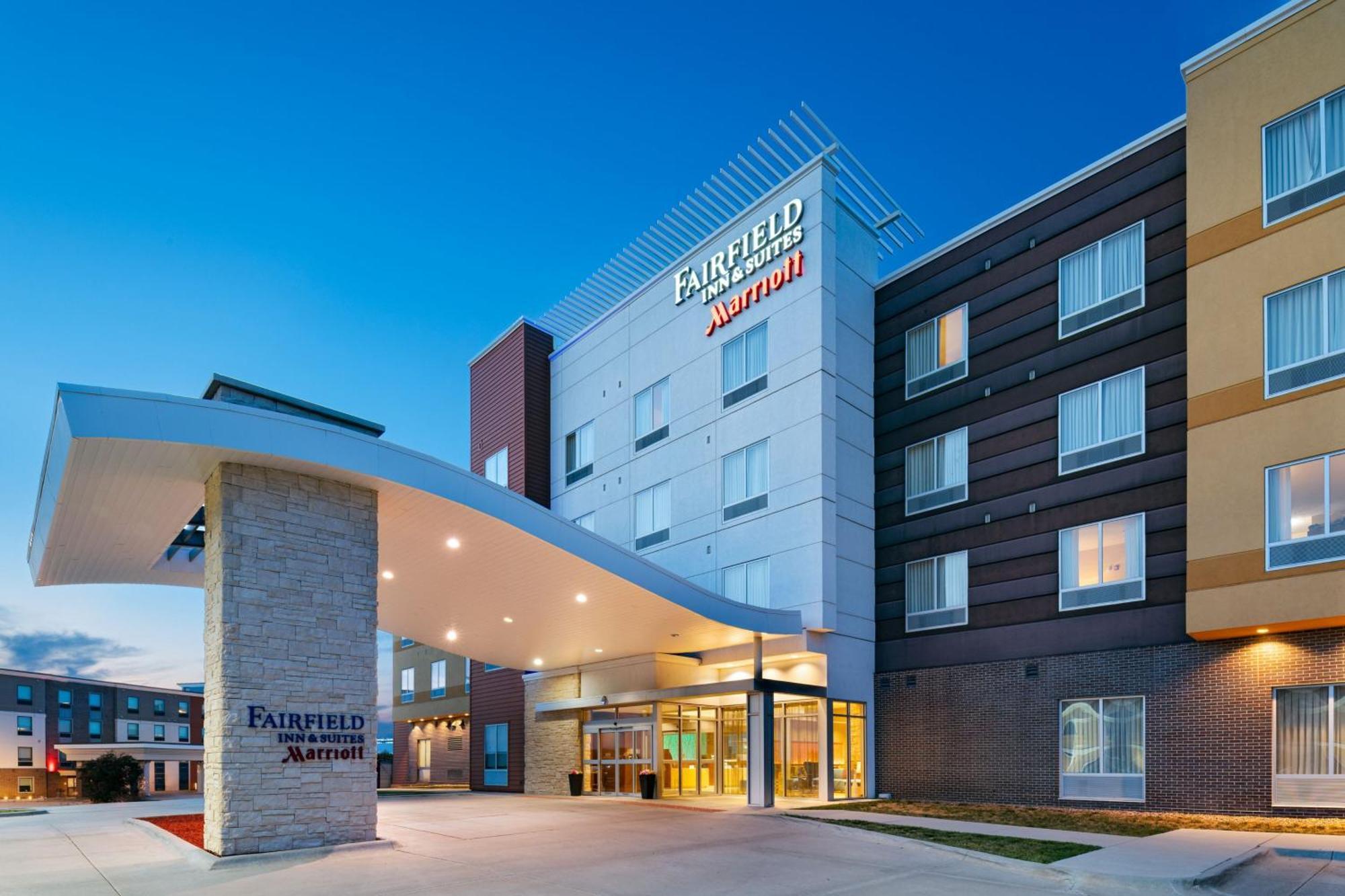 Fairfield Inn & Suites By Marriott Lincoln Airport Екстериор снимка